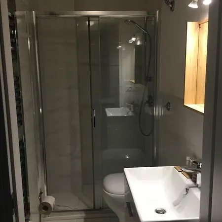 Zannoni G *